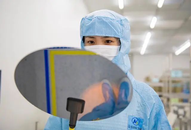月產能10萬片！山東首條12吋集成電路用大硅片生產線通線量產