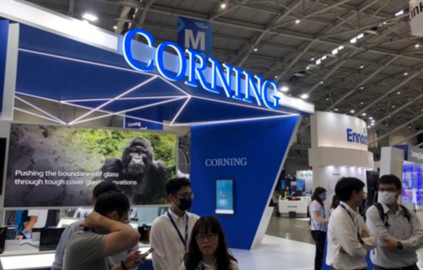 友達、群創加速車載顯示技術與業務轉向，全力迎接新能源汽車黃金機遇