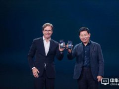 華為Mate9發(fā)布：雙曲面、保時(shí)捷、徠卡，好浮夸