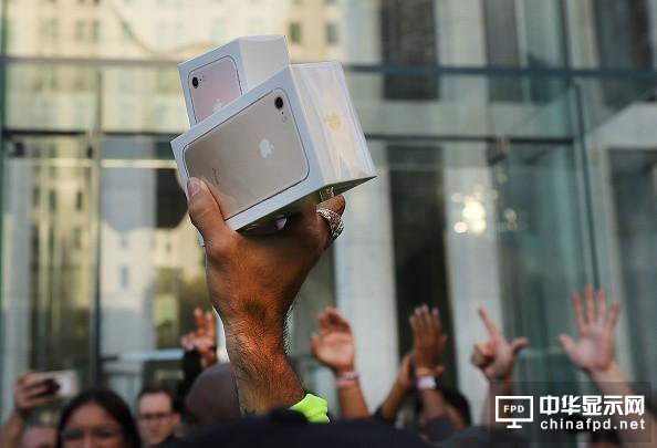 iPhone采用OLED是大勢(shì)所趨？高價(jià)格或成絆腳石