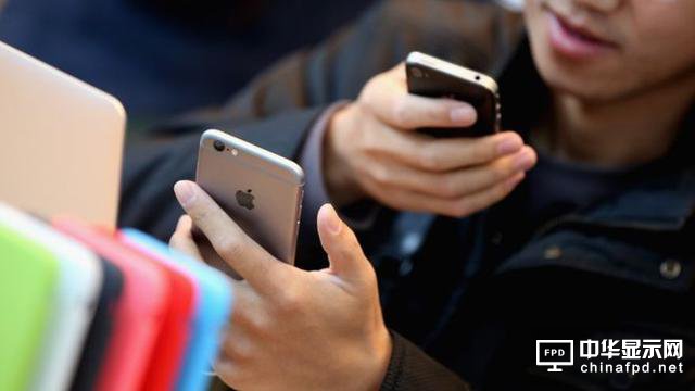 iPhone在華份額暴跌8.4個(gè)百分點(diǎn) 只剩下16.6%