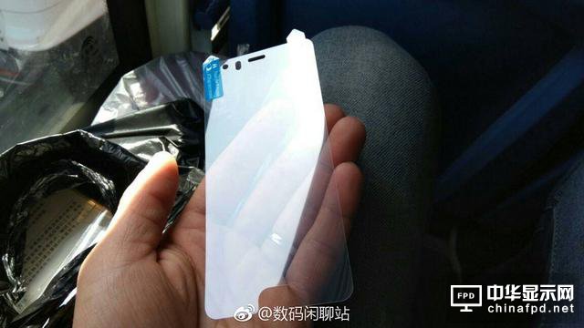 小米6前面板增加了一個(gè)開孔 難道是虹膜識別？