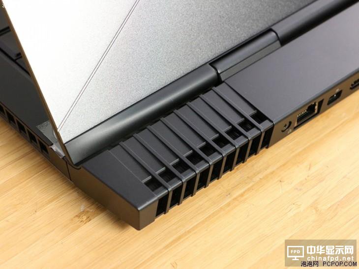 涓冧唬i7锛婫TX 1060 Alienware 13 OLED鐗堣⿻娓�