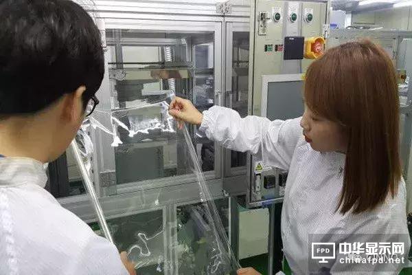 搶占OLED折疊手機(jī)商機(jī)，韓廠激戰(zhàn)透明聚酰亞胺(PI)柔性蓋板市場(chǎng)