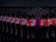 這瓶可樂會“發光”！新加坡可口可樂推出OLED星戰光劍可樂瓶