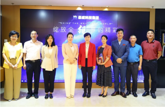 協會動態 | 深圳市副市長張華一行考察豪威科技集團